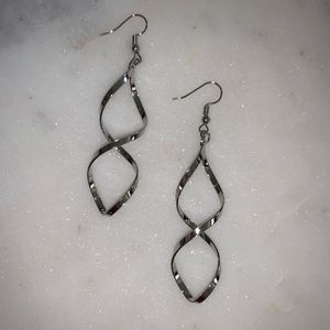 Brand new dangling earrings, never worn